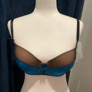 NWT 34D fancy bra. Blue & Gold with black accents. Lace detail/ 3 heart buttons